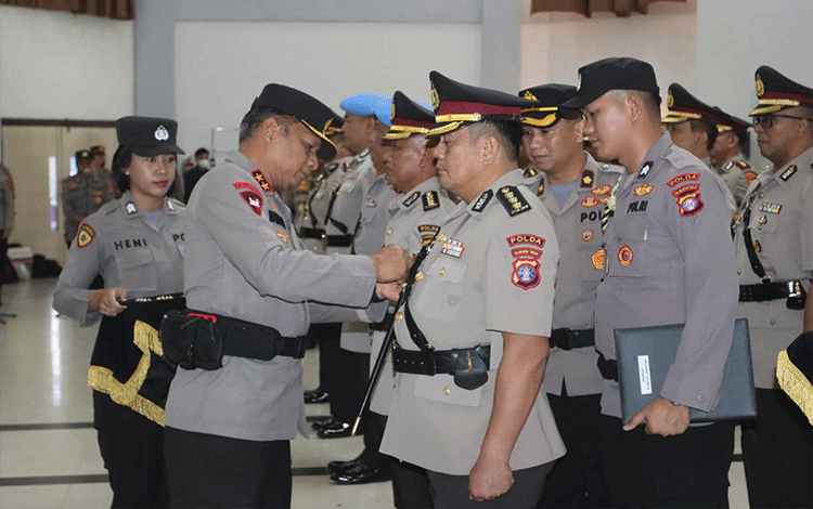 Kapolda Kalteng Pimpin Serah Terima Jabatan 5 Pejabat Utama dan 3 Kapolres