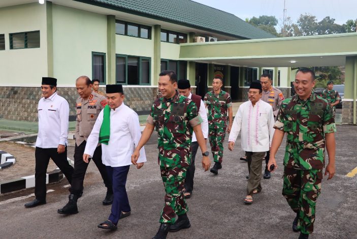 Kapolda Kalteng Dampingi Gubernur Beri Arahan Satgas Yonif R 631/ATG 