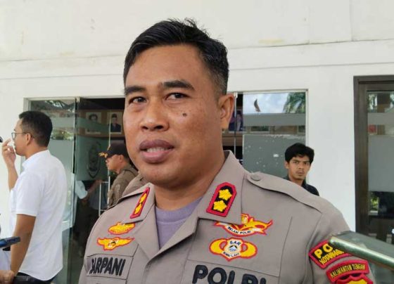 Kapolres Kotim AKBP Sarpani saat diwawancara awak media