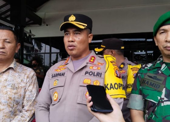 Kapolres Kotim AKBP Sarpani saat diwawancara awak media setelah apel Operasi Ketupat Telabang 2023 Senin 17 April 2023