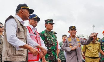 Kapolri dengan lintas sektoral terkait meninjau Pelabuhan Merak memastikan kesiapan arus mudik dan balik tahun 2023