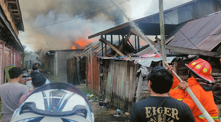 Kebakaran di Perumahan Padat Penduduk Jalan Muhran Ali Sampit