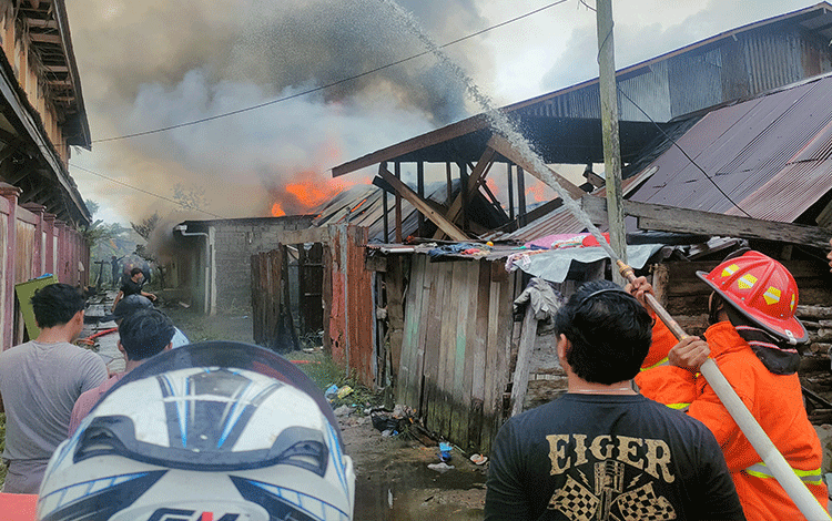 Kebakaran Perumahan Padat Penduduk Jalan Muhran Ali Sampit