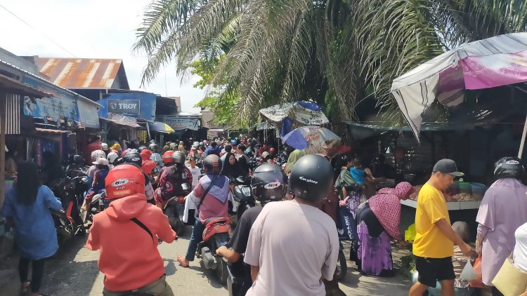 Jalan Menuju Pasar-Pasar di Sampit Mulai Macet