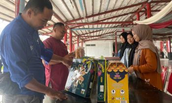 Kemasan kue kering yang menarik hati pelanggan mengunjungi Bazar Kue Lebaran di Komplek Eks Mentaya Teater Sampit