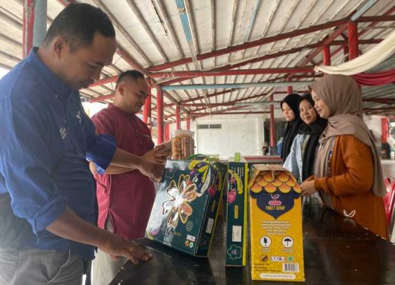 Kemasan kue kering yang menarik hati pelanggan mengunjungi Bazar Kue Lebaran di Komplek Eks Mentaya Teater Sampit