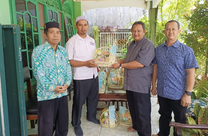 SMSI Kalteng Serahkan Bingkisan Lebaran untuk Pengurus