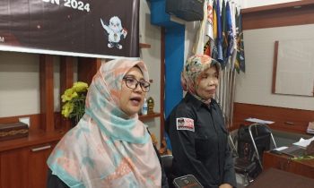 Ketua KPU Kotim kiri Siti Fathonah Purnaningsih