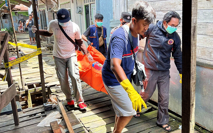 Pria Lansia Ditemukan Tewas Kondisi Tubuh Menghitam