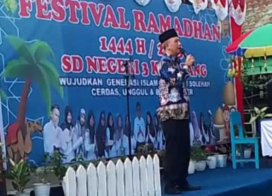 Korwil Disdik Kecamatan MB Ketapang Sugiman saat pembukaan Festival Ramadan SDN 3 Ketapang Jumat 31 Maret 2023