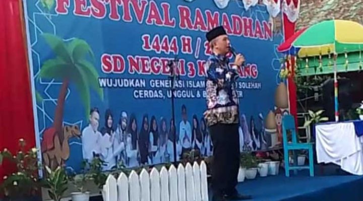 Korwil Disdik Kecamatan MB Ketapang Sugiman saat pembukaan Festival Ramadan SDN 3 Ketapang Jumat 31 Maret 2023