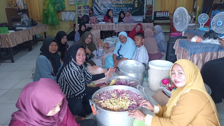 Guru dan Komite Kelas Masak Takjil Bersama Pererat Silaturahmi di Bulan Ramadan