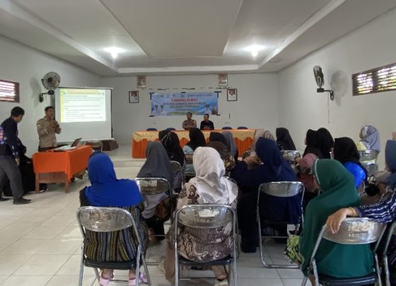 Pedagang memgikuti sosialisasi hygiene dan sanitasi pangan oleh Puskesmas Baamang 1 di aula Kecamatan Baamang Kamis 6 April 2023