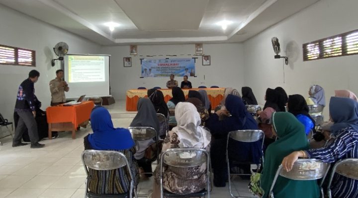 Pedagang memgikuti sosialisasi hygiene dan sanitasi pangan oleh Puskesmas Baamang 1 di aula Kecamatan Baamang Kamis 6 April 2023