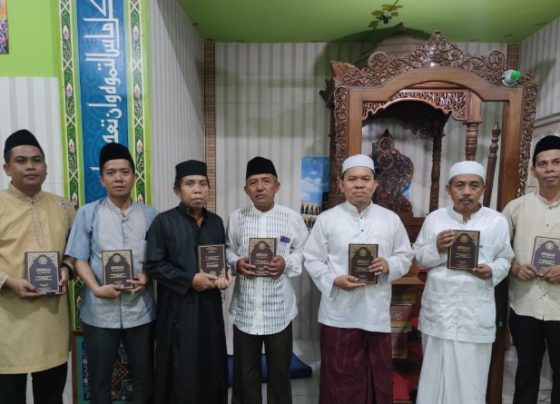 Pembagian Alquran di sela buka puasa bersama MAN Palangka Raya Selasa 18 April 2023