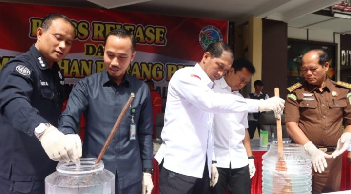 Pemusnahan barang bukti narkoba di Depan Aula Arya Dharma Mapolda Kalteng Rabu 5 April 2023