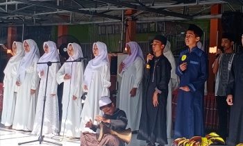 Penampilan salah satu peserta lomba naayid dalam rangkaian Lomba PeSantren yang digelar SMP Negeri 2 Sampit