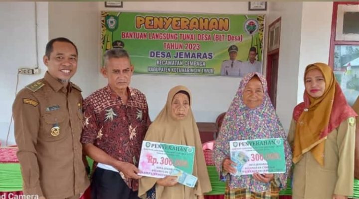 Penyerahan Banruan Langsung Tunai Dana Desa di Jemaras Kecamatan Cempaga Jumat 21 April 2023