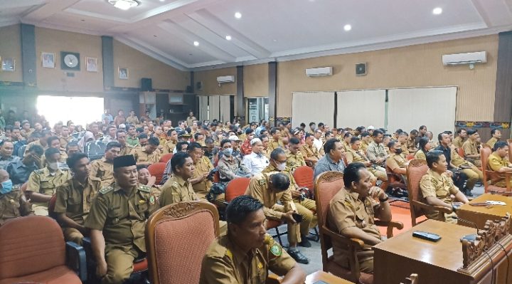 Perangkat Desa se Kotim saat menghadiri Rapat Kerja dengan DPRD Kotim beberapa waktu lalu.