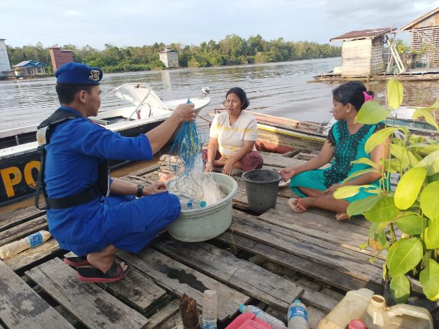 Ditpolairud Polda Kalteng Edukasi Ilegal Fishing untuk Lindungi Ekosistem Sungai