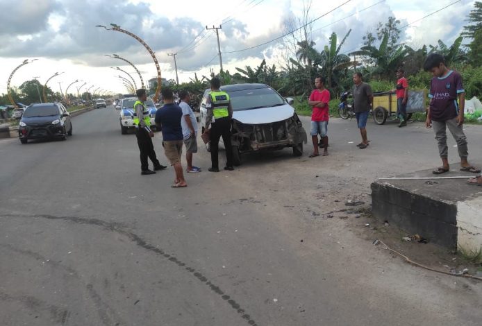 Tabrak Mobil, Dua Pengendara Sepeda Motor Terkapar di Terowongan Nur Mentaya 