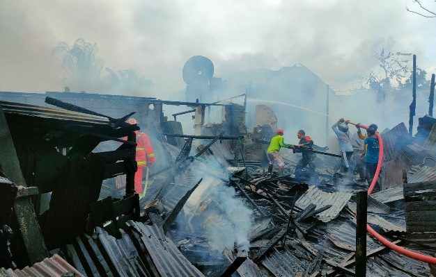 Puing puing rumah warga yang terbakar di Jalan Muchran Ali Komplek Simpang Tiga Baamang Rabu 5 April 2023