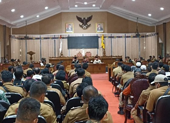 Rapat DPRD Kotim dengan Para Aparatur Pemerintah Desa di Ruang Rapat Paripurna DPRD Kotim Selasa 4 April 2023
