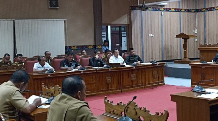 Rapat Komisi I DPRD Kotim dengan aparatur pemerintah desa dan perwakilan Pemkab Kotim yang membidangi urusan pemerintahan desa Selasa 4 April 2023