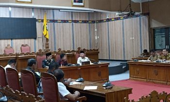 Suasana Rapat DPRD Kotim dengan jajaran Aparatur Desa dan pengurus BPD se Kotim Selasa 4 April 2023