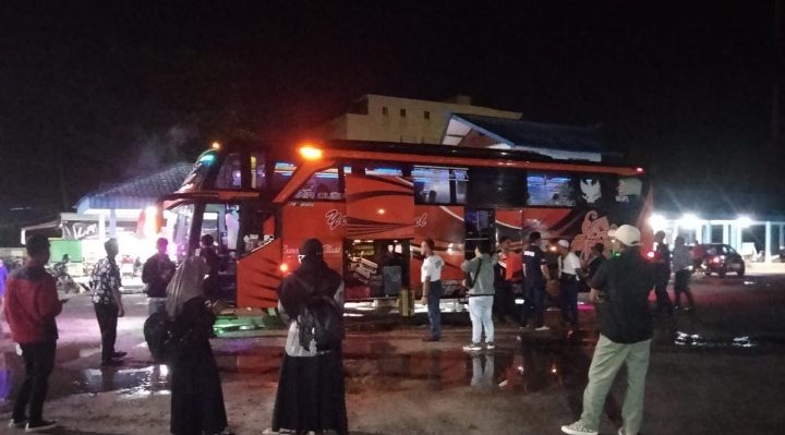 Suasana Terminal Pati Rumbih saat digelar pemeriksaan kelaikan armada bus Jumat malam 14 April 2023