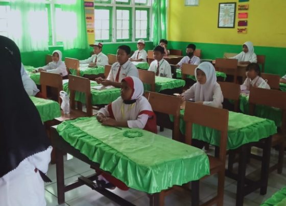 Suasana kegiatan belajar mengajar di salah satu sekolah di Kotim.