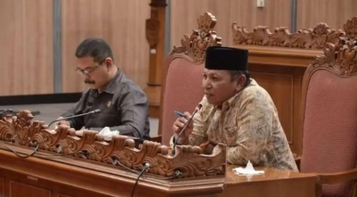 Wakil Ketua I DPRD Kotim Rudianur kanan