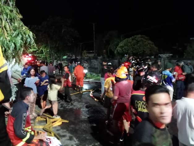 Warga Padati Lokasi Insiden Mobil Terbakar, Lalu Lintas di Ruas Jalan Tjilik Riwut ini Macet