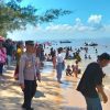 Lebih dari 11.000 Wisatawan Mengunjungi Pantai Ujung Pandaran Selama Libur Lebaran 