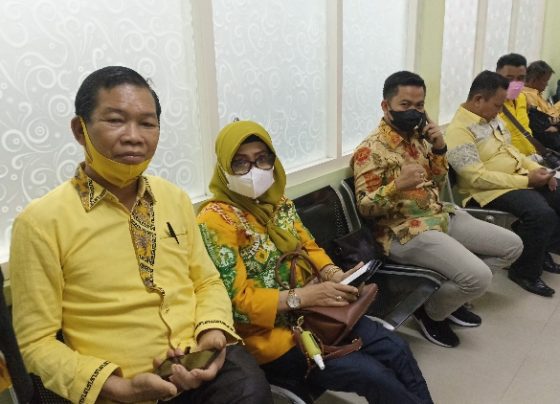 Bacaleg Incumbent Golkar Kotim menanti giliran Medical Check Up Pemilu 2024, Rabu, 3 Mei 2023.