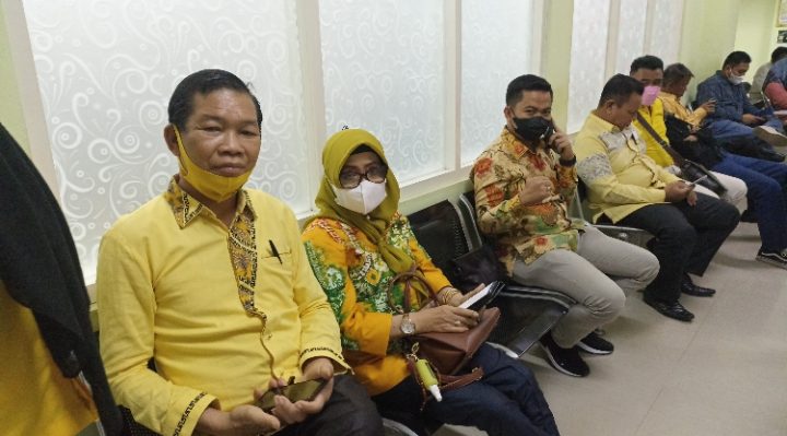 Bacaleg Incumbent Golkar Kotim menanti giliran Medical Check Up Pemilu 2024, Rabu, 3 Mei 2023.