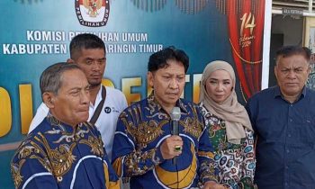 Bacaleg Nasdem Kotim datang ke KPU Kotim Jalan HM Arsyad Sampit konferensi pers pasca kumpulkan berkas pendaftaran, Kamis, 11 Mei 2023