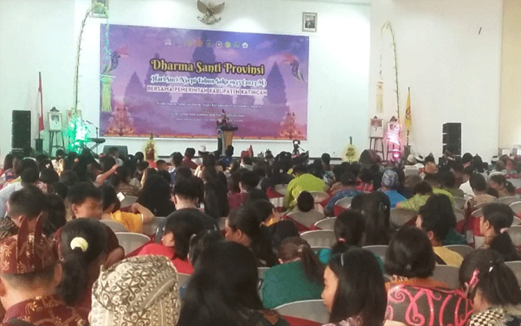 Umat Hindu Kaharingan Sesaki Gedung Salawah Kasongan Hadiri Dharma Santi Nyepi Provinsi Kalteng