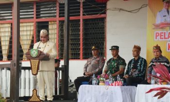 Bupati Kotawaringin Timur Halikinnor saat membacakan sambutan pada kegiatan Pelantikan Damang Kepala Adat Kecamatan Mentaya Hulu.