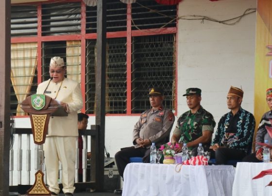 Bupati Kotawaringin Timur Halikinnor saat membacakan sambutan pada kegiatan Pelantikan Damang Kepala Adat Kecamatan Mentaya Hulu.