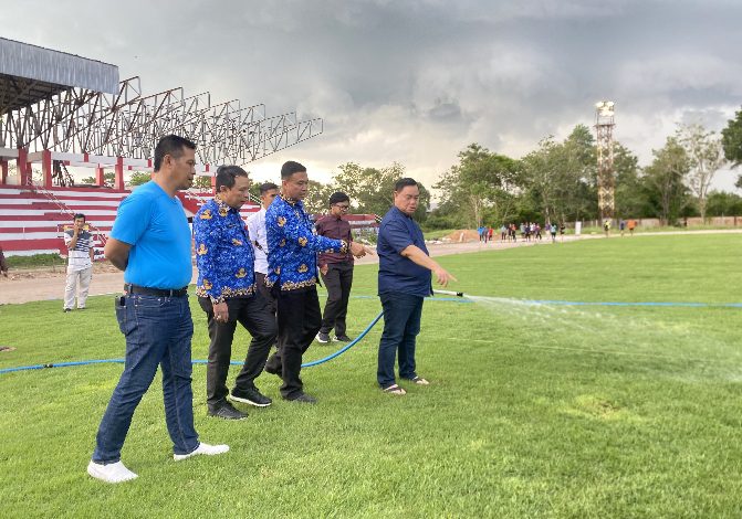 Pembangunan Lapangan Sepak Bola Stadion 29 Nopember Sampit Hampir Selesai