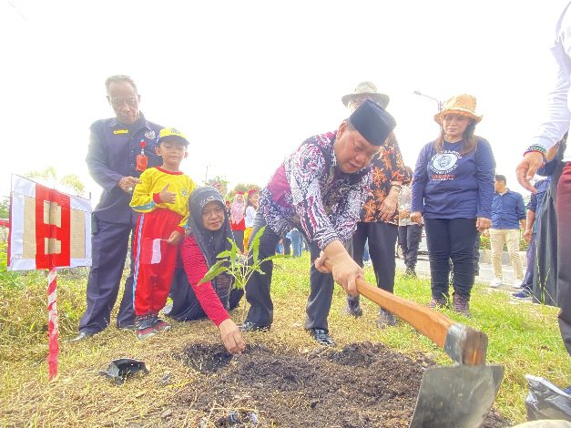 Pemkab Kotim Mendapat Bantuan 3.000 Bibit Pohon