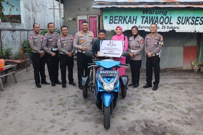 Peduli Disabilitas, Dirlantas Polda Kalteng Hadiahkan Sepeda Motor Difabel