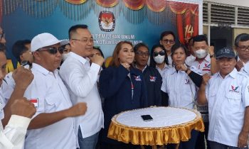 Foto bersama Bacaleg Perindo Kotim di KPU Kotim, Sabtu, 13 Mei 2023