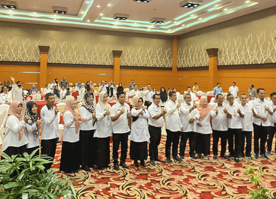 Foto bersama dengan para peserta bimbingan OSS.