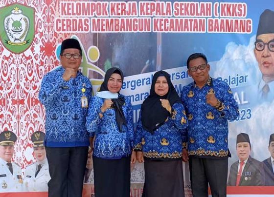 Foto bersama panitia penyelenggara Upacara Hardiknas Kecamatan Baamang di SDN 7 Baamang Hilir, Selasa, 2 Mei 2023