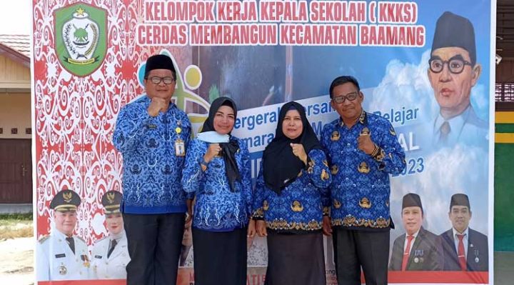 Foto bersama panitia penyelenggara Upacara Hardiknas Kecamatan Baamang di SDN 7 Baamang Hilir, Selasa, 2 Mei 2023