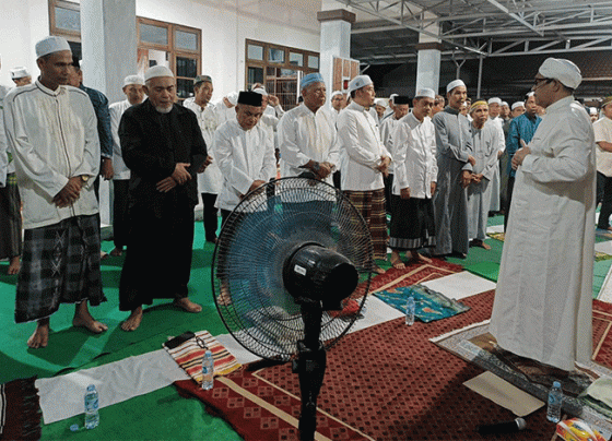 Jemaah Calon Haji Bimbingan Aswaja Gelar Sholat Hajat