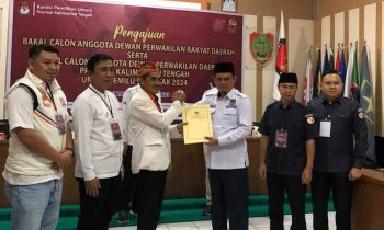 Kader PKS Kalteng saat mendaftarkan bacaleg ke KPU Kalteng, Senin, 8 Mei 2023.