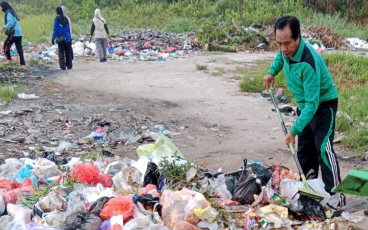 Kaji Layanan Pengambilan Sampah di Kompleks Perumahan